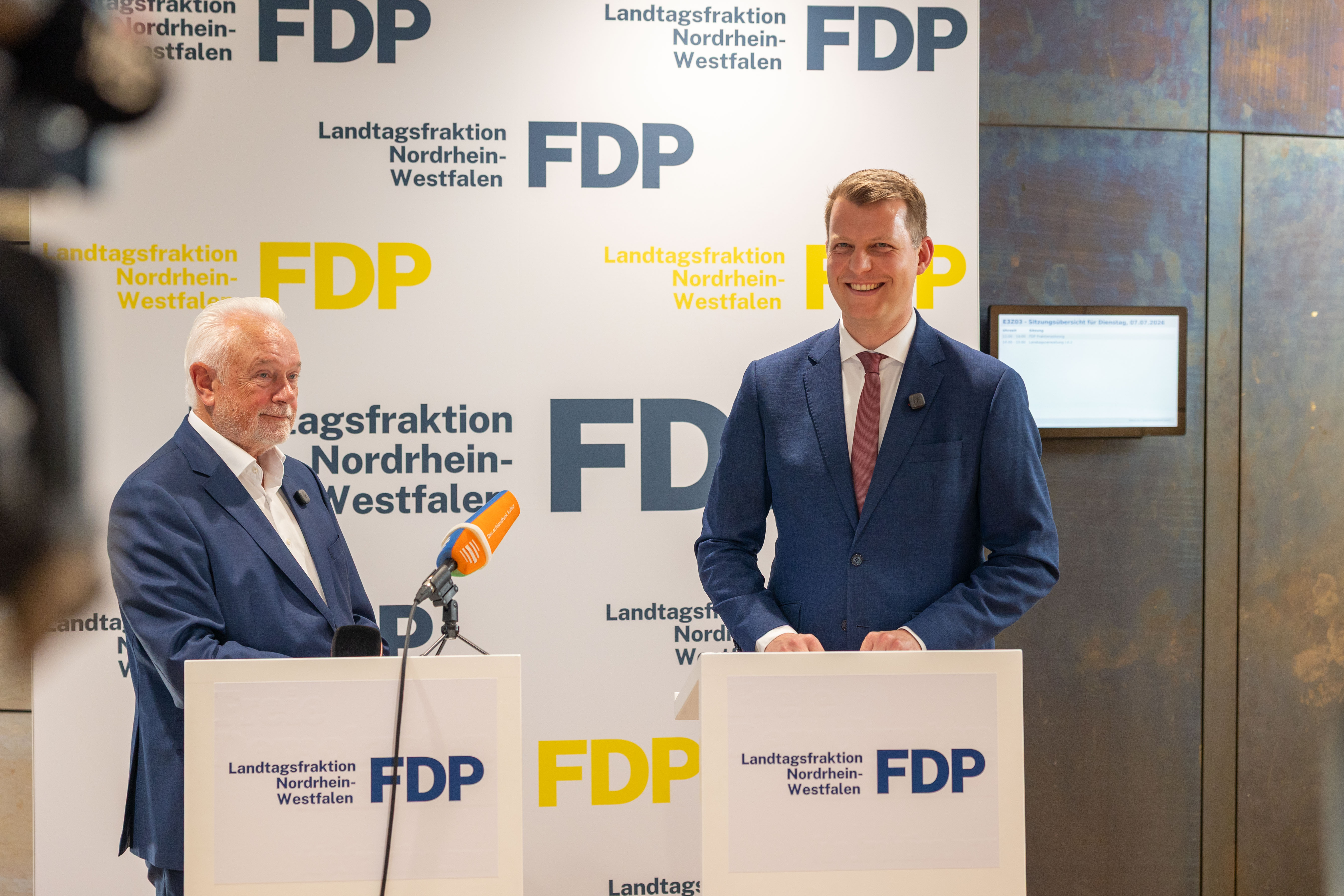 Henning Höne und Wolfgang Kubicki beim Pressestatement im LT NRW